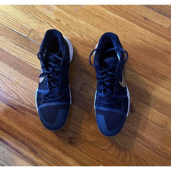 Authentic Kyrie 3 Obsidians size 10.5 M - Picture 3 of 5